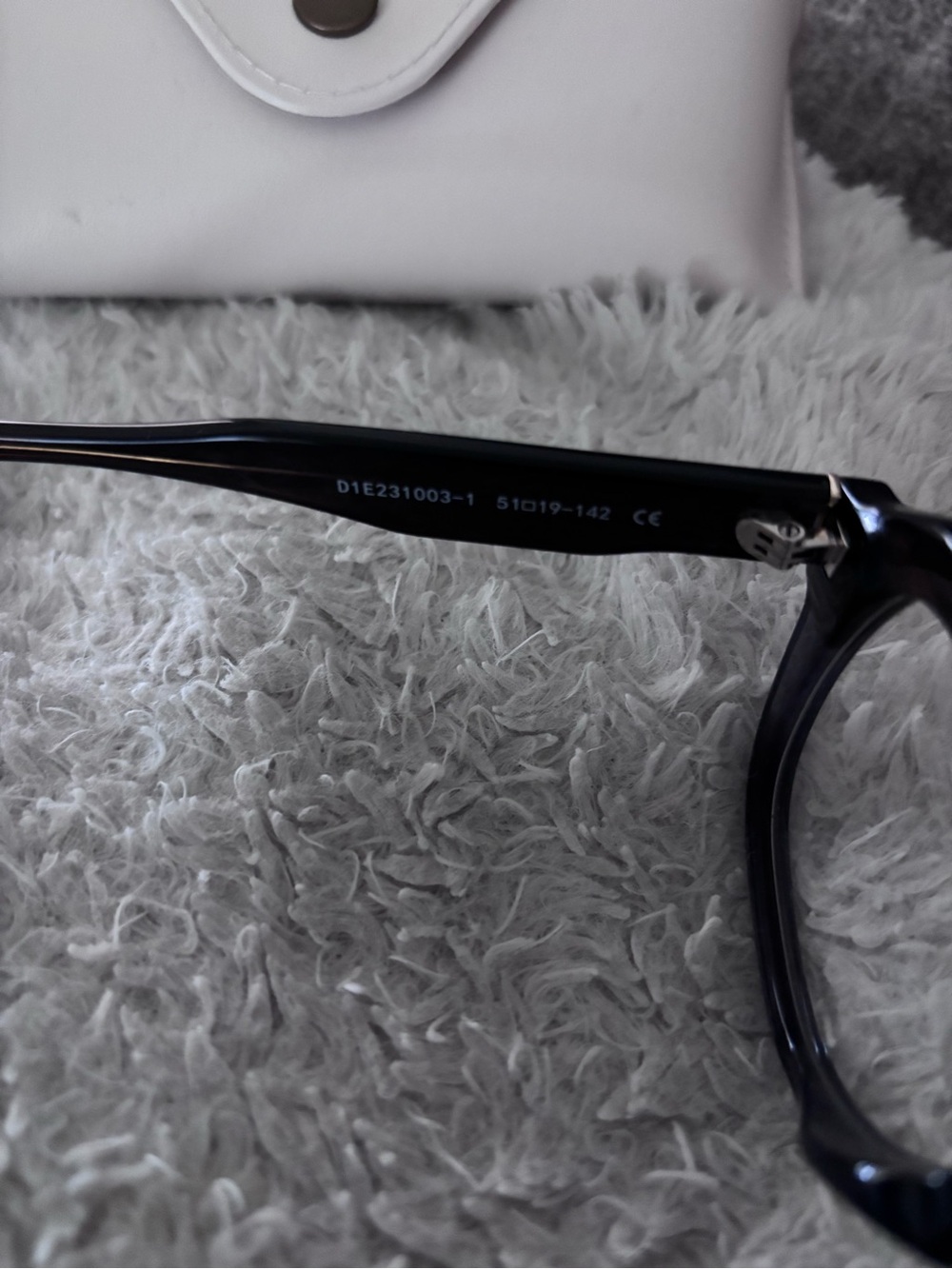 Dollger Round Black Tortoiseshell Eyeglasses with White Case - Picture 6 of 6